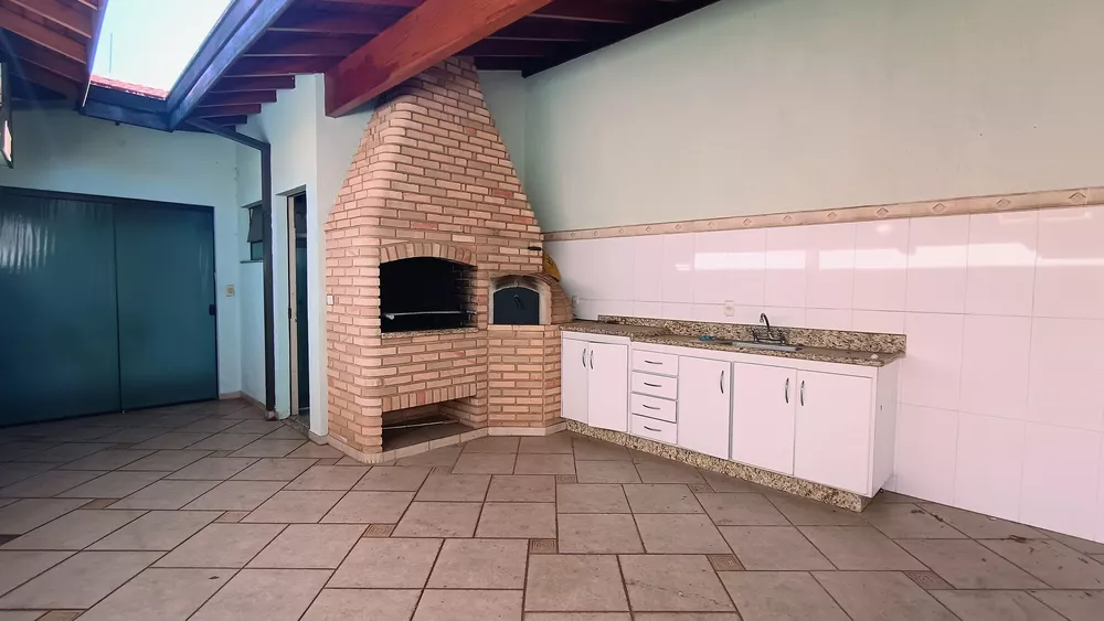 Casa para alugar com 3 quartos, 330m² - Foto 4