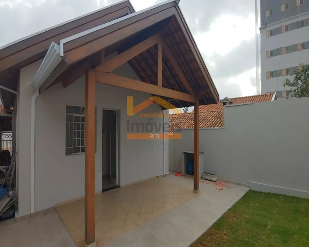 Casa à venda com 2 quartos, 240m² - Foto 1