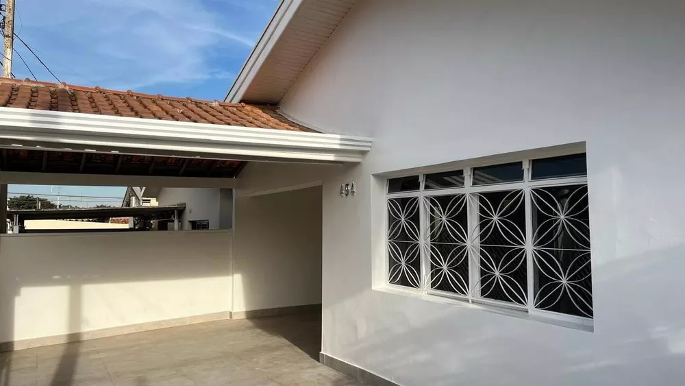 Casa à venda com 3 quartos, 198m² - Foto 1