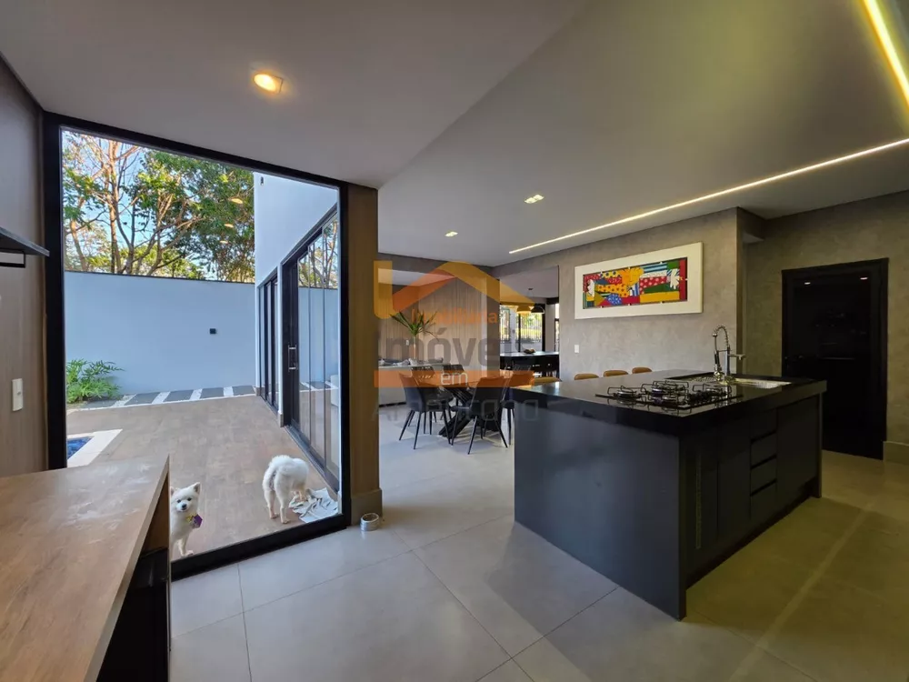 Casa de Condomínio à venda com 3 quartos, 370m² - Foto 2