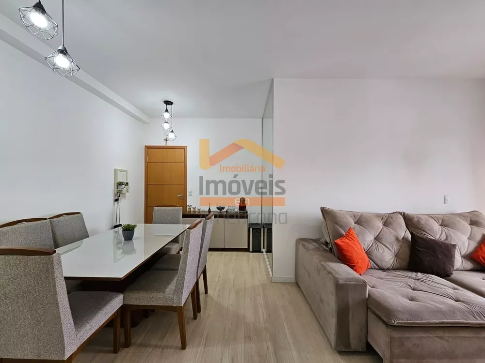 Apartamento à venda com 3 quartos, 81m² - Foto 2