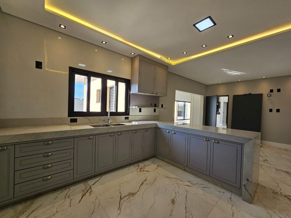 Casa de Condomínio à venda com 4 quartos, 550m² - Foto 2