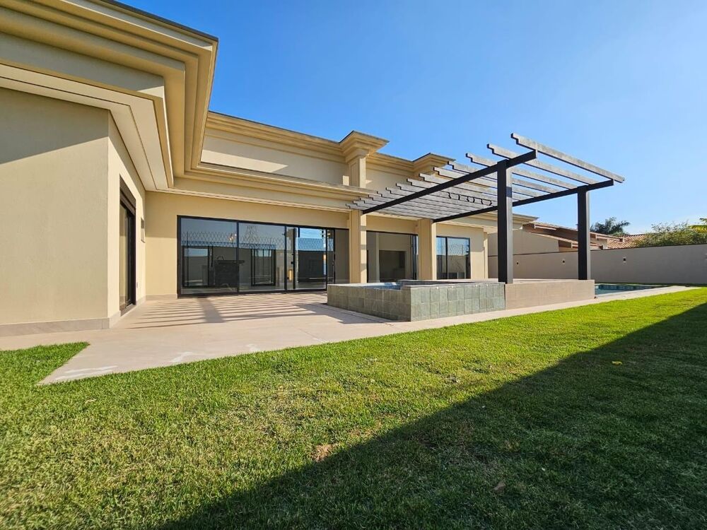 Casa de Condomínio à venda com 4 quartos, 550m² - Foto 1
