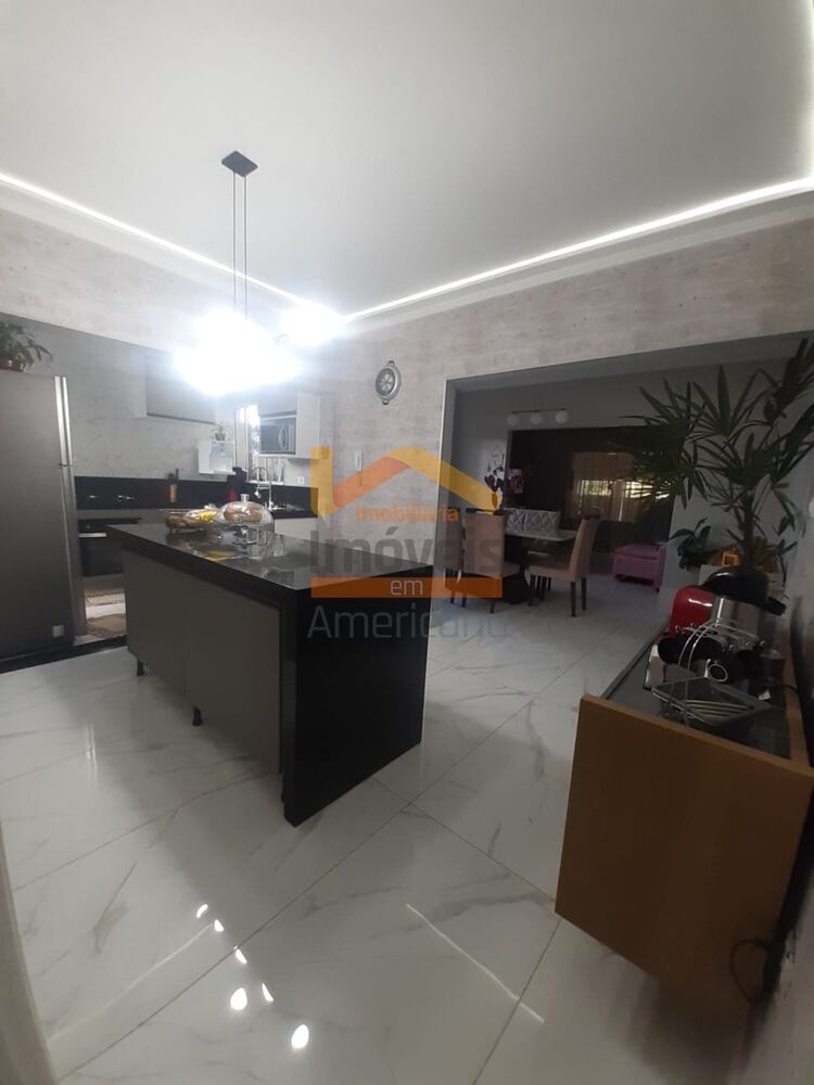 Casa à venda com 4 quartos, 180m² - Foto 4