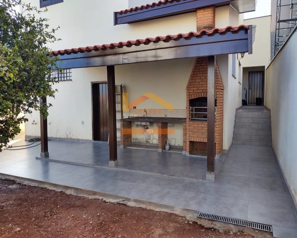 Casa à venda com 4 quartos, 278m² - Foto 2