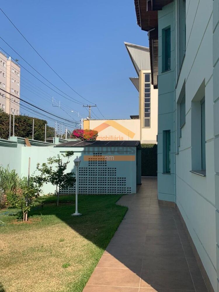 Sobrado à venda com 3 quartos, 795m² - Foto 1
