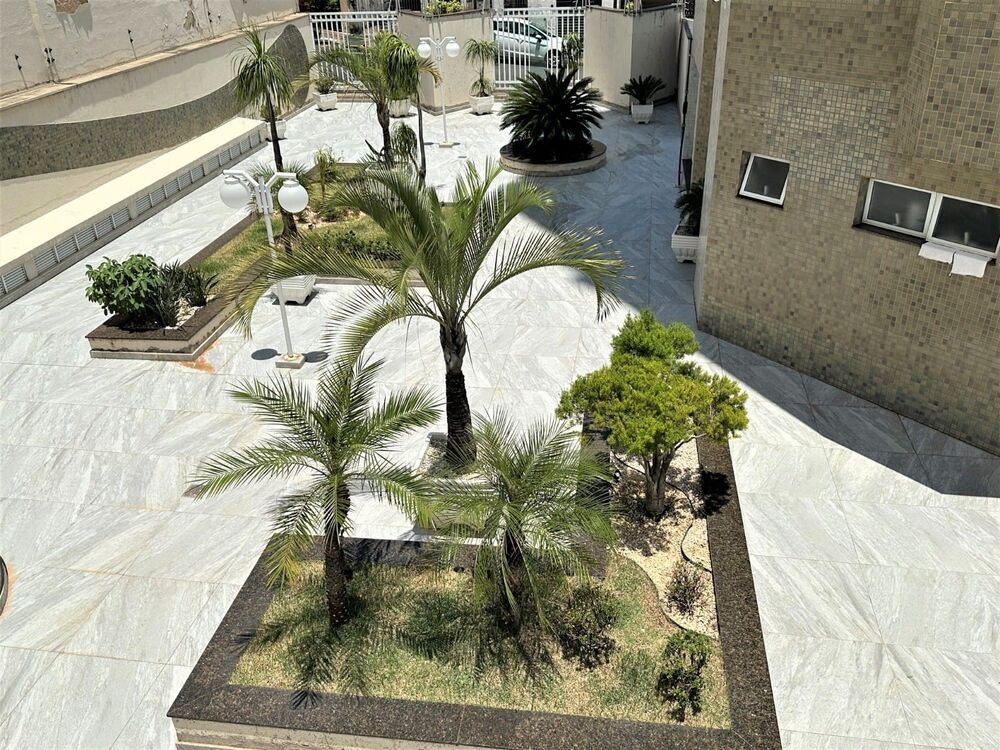 Apartamento à venda com 3 quartos, 156m² - Foto 2