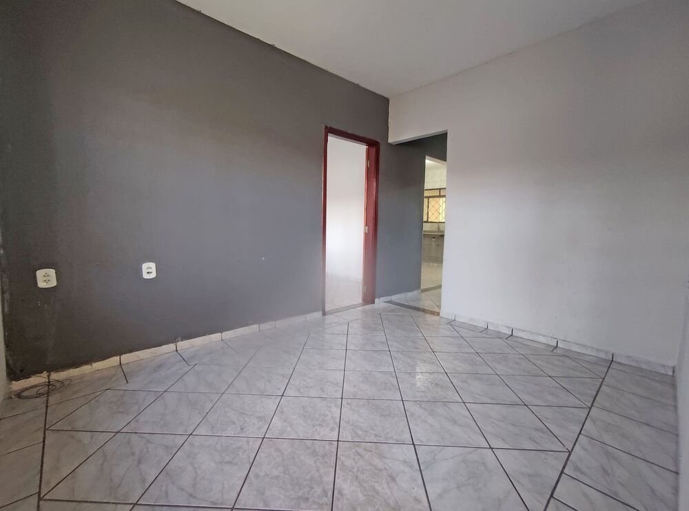 Casa à venda com 2 quartos, 80m² - Foto 2