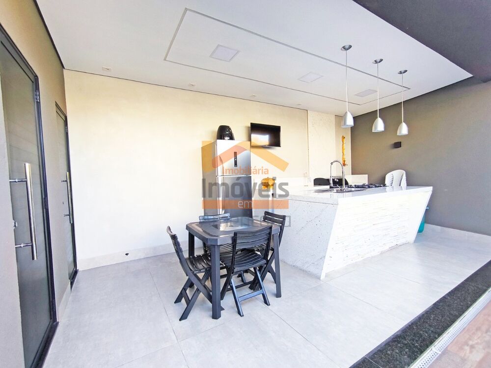 Casa à venda com 3 quartos, 207m² - Foto 2
