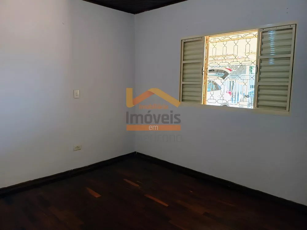 Casa à venda com 3 quartos, 210m² - Foto 2