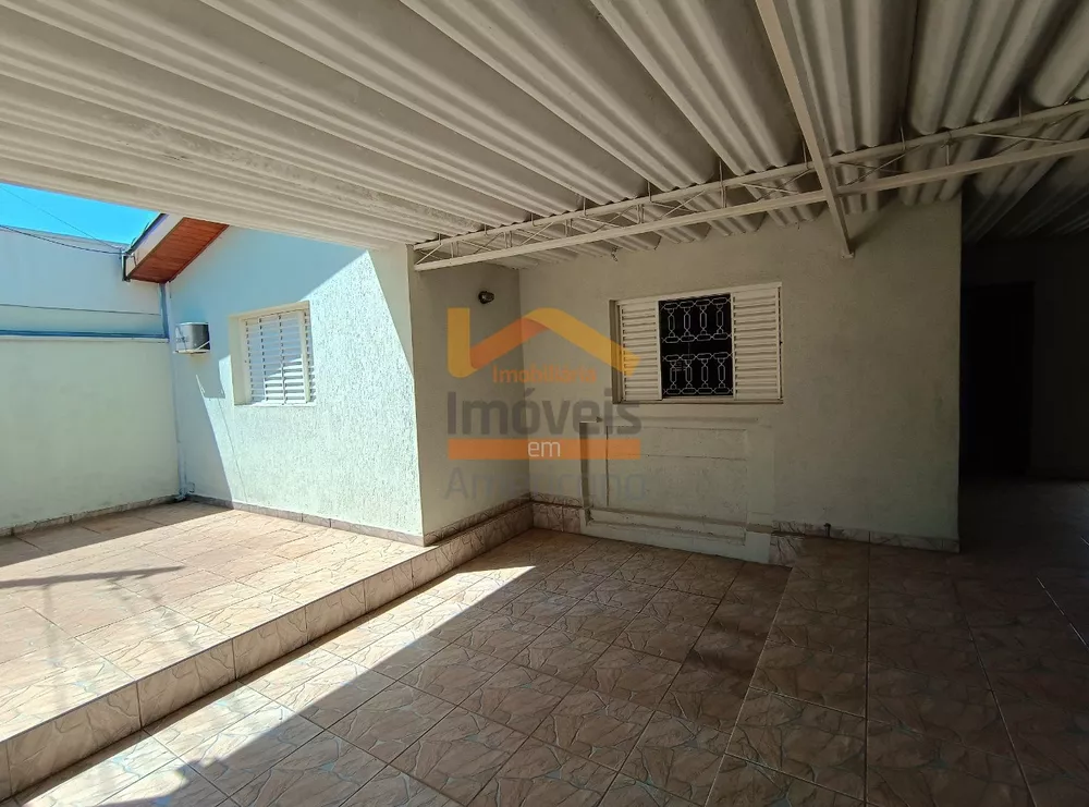 Casa à venda com 3 quartos, 210m² - Foto 1