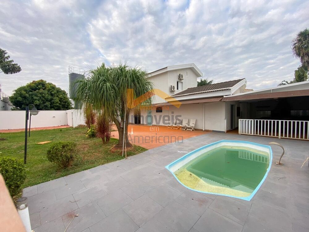 Casa de Condomínio à venda com 4 quartos, 226m² - Foto 1
