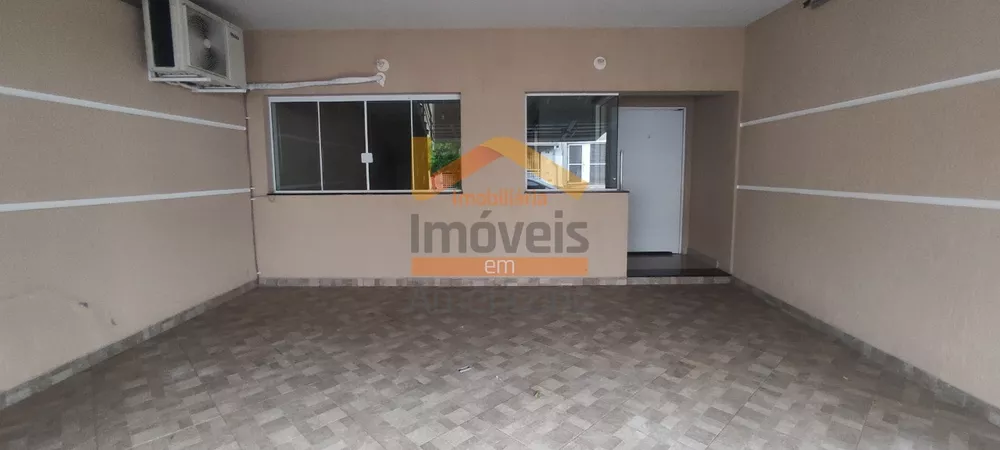 Casa, 3 quartos, 211 m² - Foto 2
