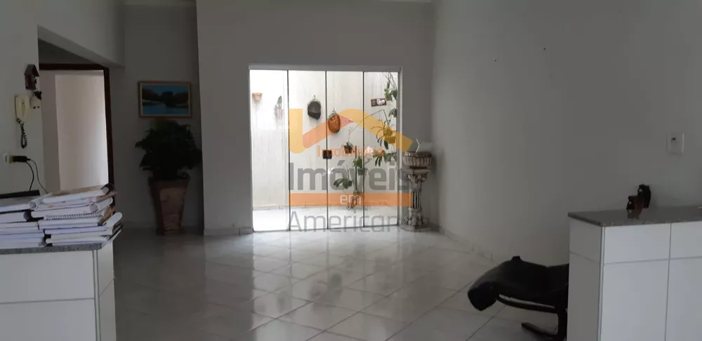 Casa à venda com 3 quartos, 325m² - Foto 2