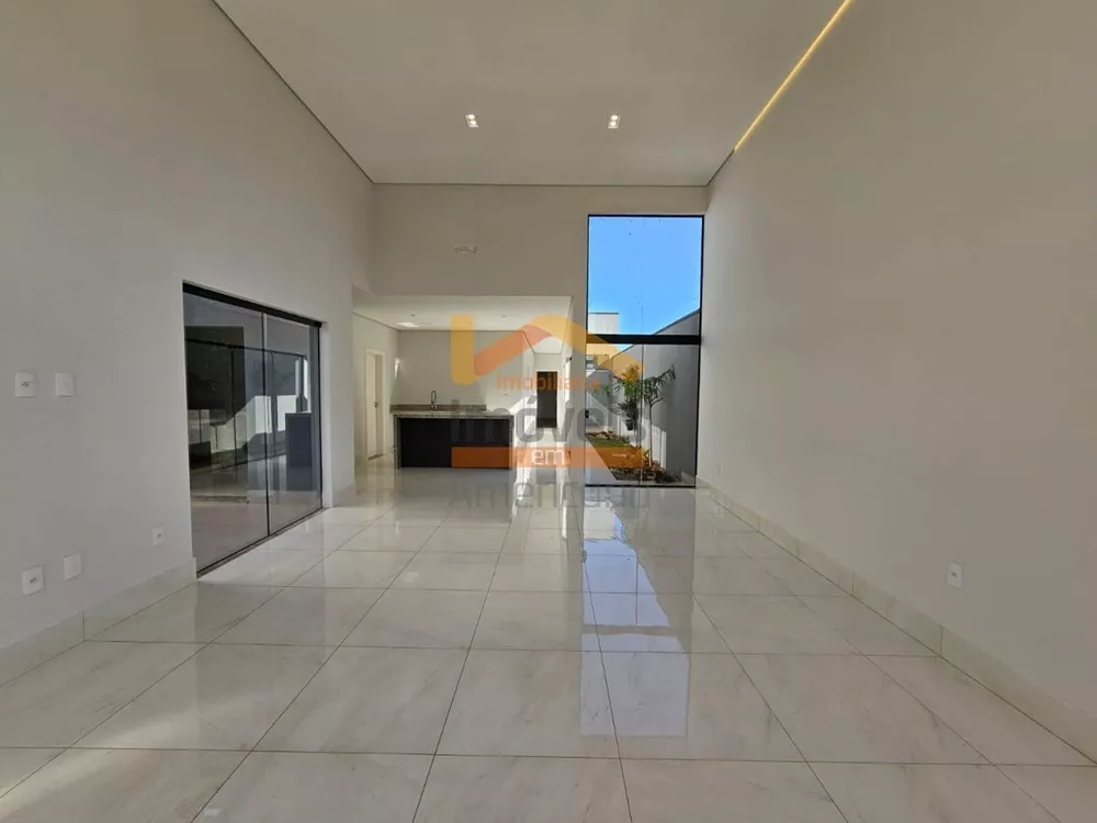 Casa de Condomínio à venda com 3 quartos, 241m² - Foto 1