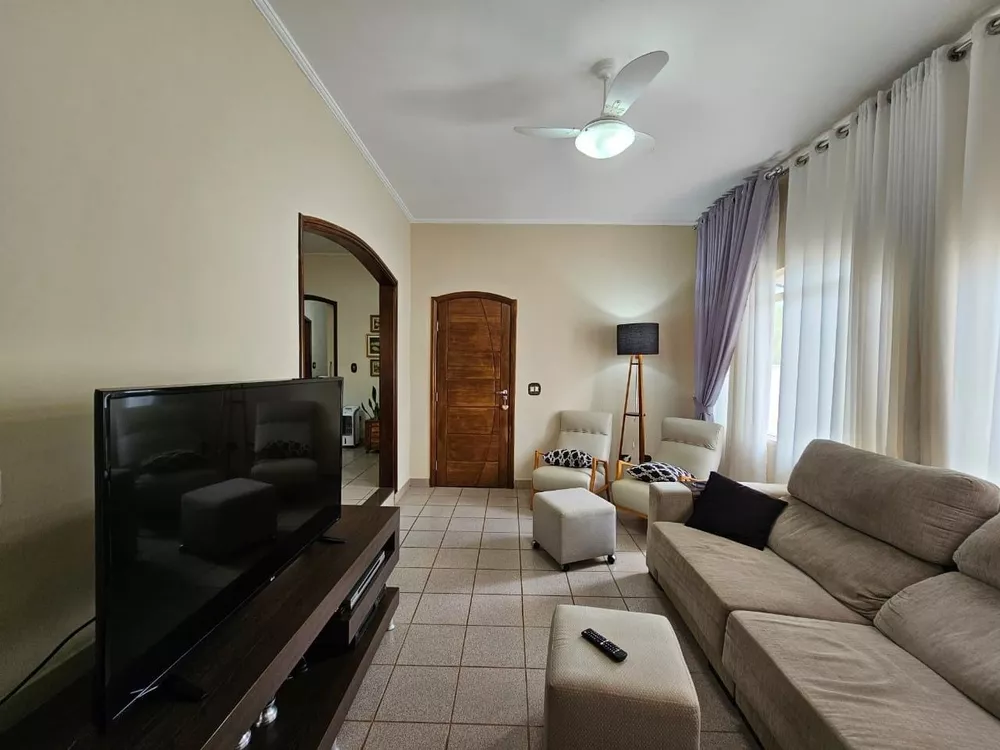 Casa, 3 quartos, 220 m² - Foto 2