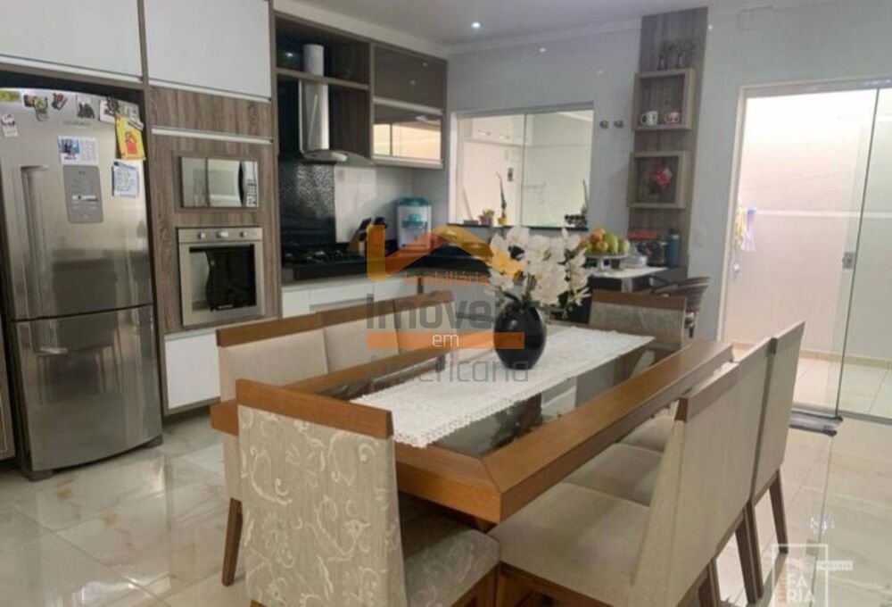 Casa à venda com 3 quartos, 188m² - Foto 1