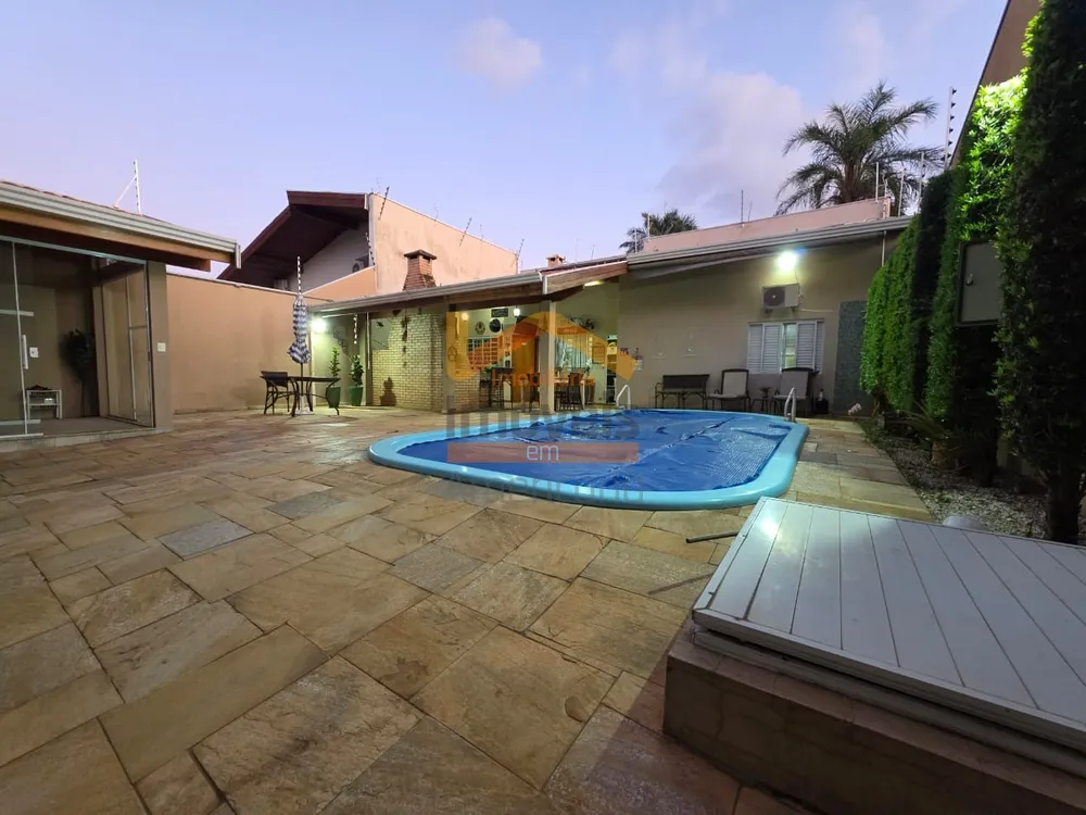 Casa, 4 quartos, 338 m² - Foto 1