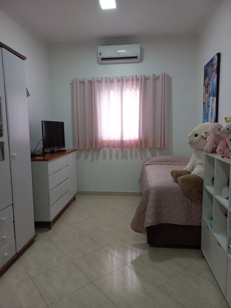 Casa, 3 quartos, 232 m² - Foto 2