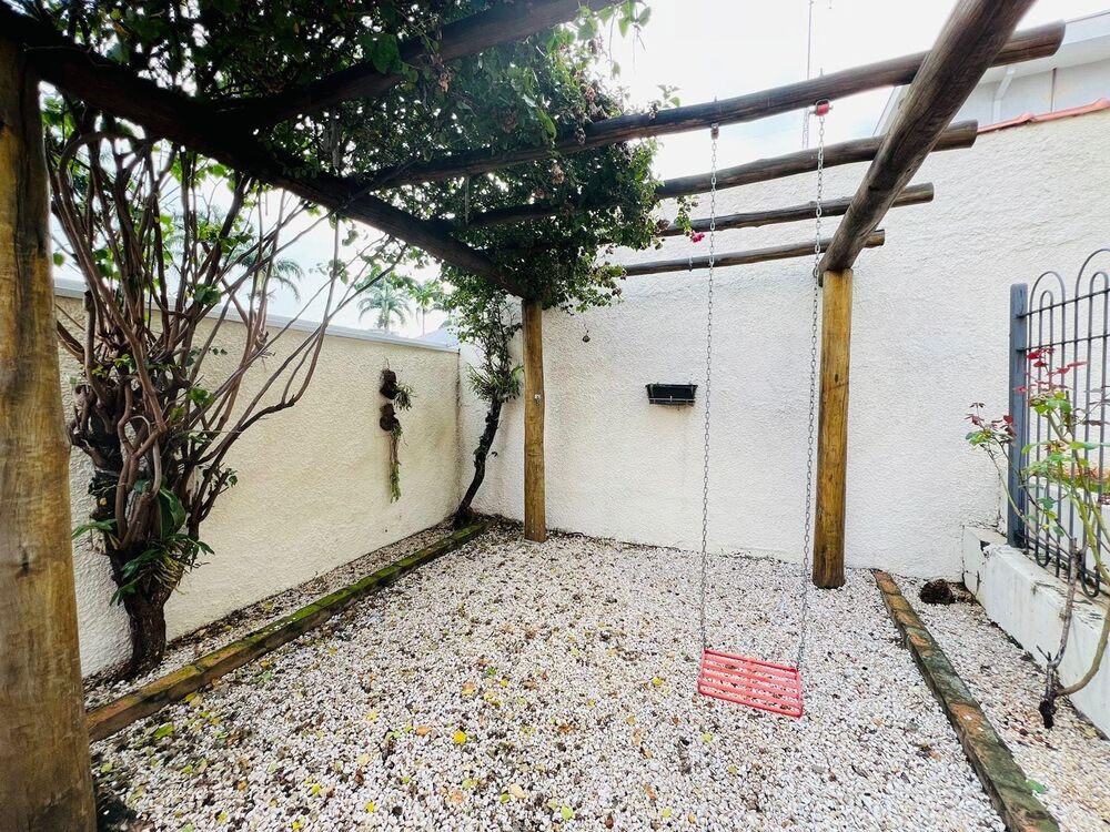 Casa à venda com 3 quartos, 220m² - Foto 2