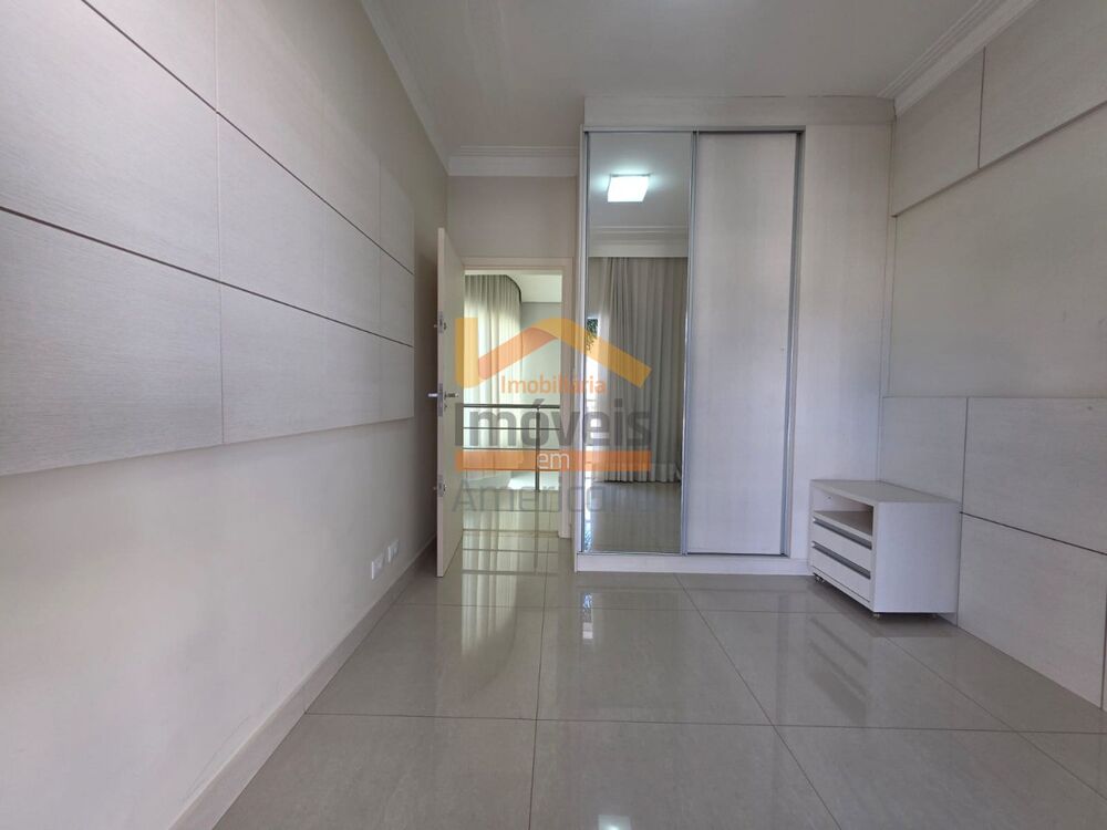 Casa à venda com 4 quartos, 240m² - Foto 2