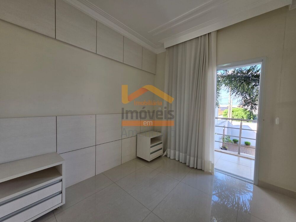 Casa à venda com 4 quartos, 240m² - Foto 3
