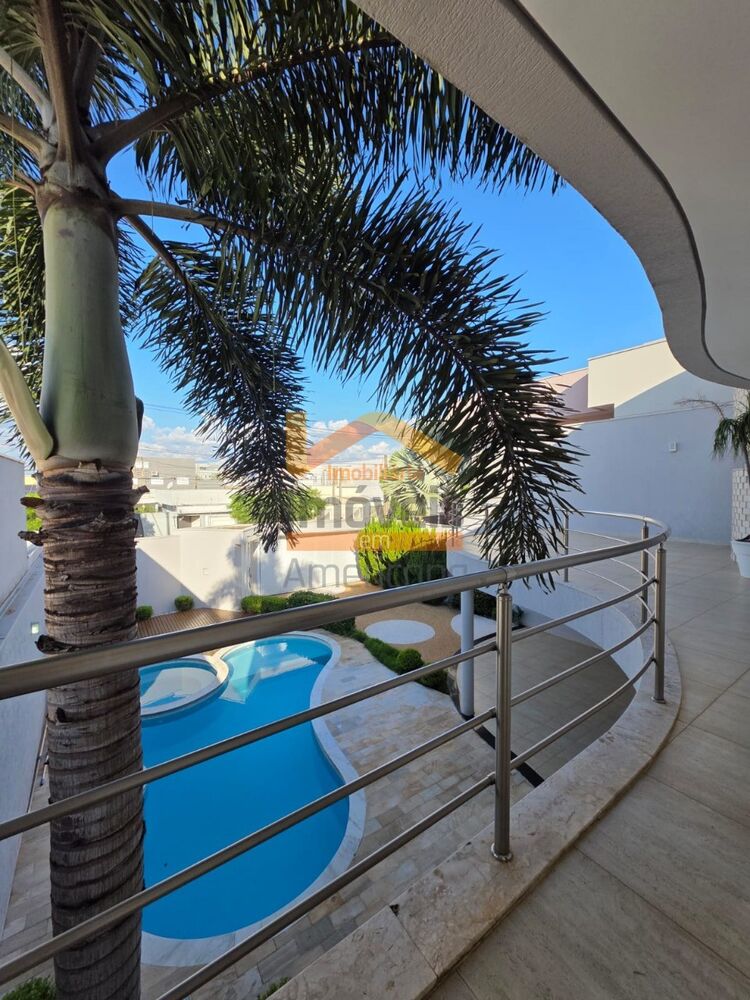 Casa à venda com 4 quartos, 240m² - Foto 1