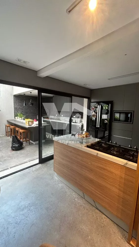 Casa à venda com 3 quartos, 210m² - Foto 1