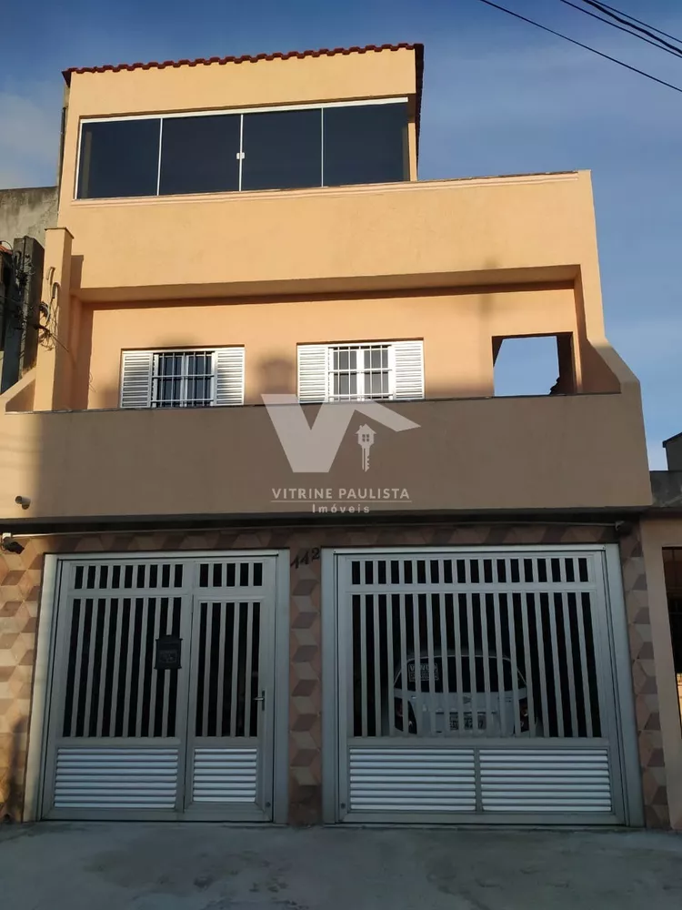 Casa à venda com 3 quartos, 226m² - Foto 1