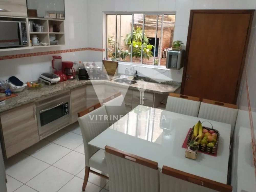 Casa à venda com 2 quartos, 96m² - Foto 1