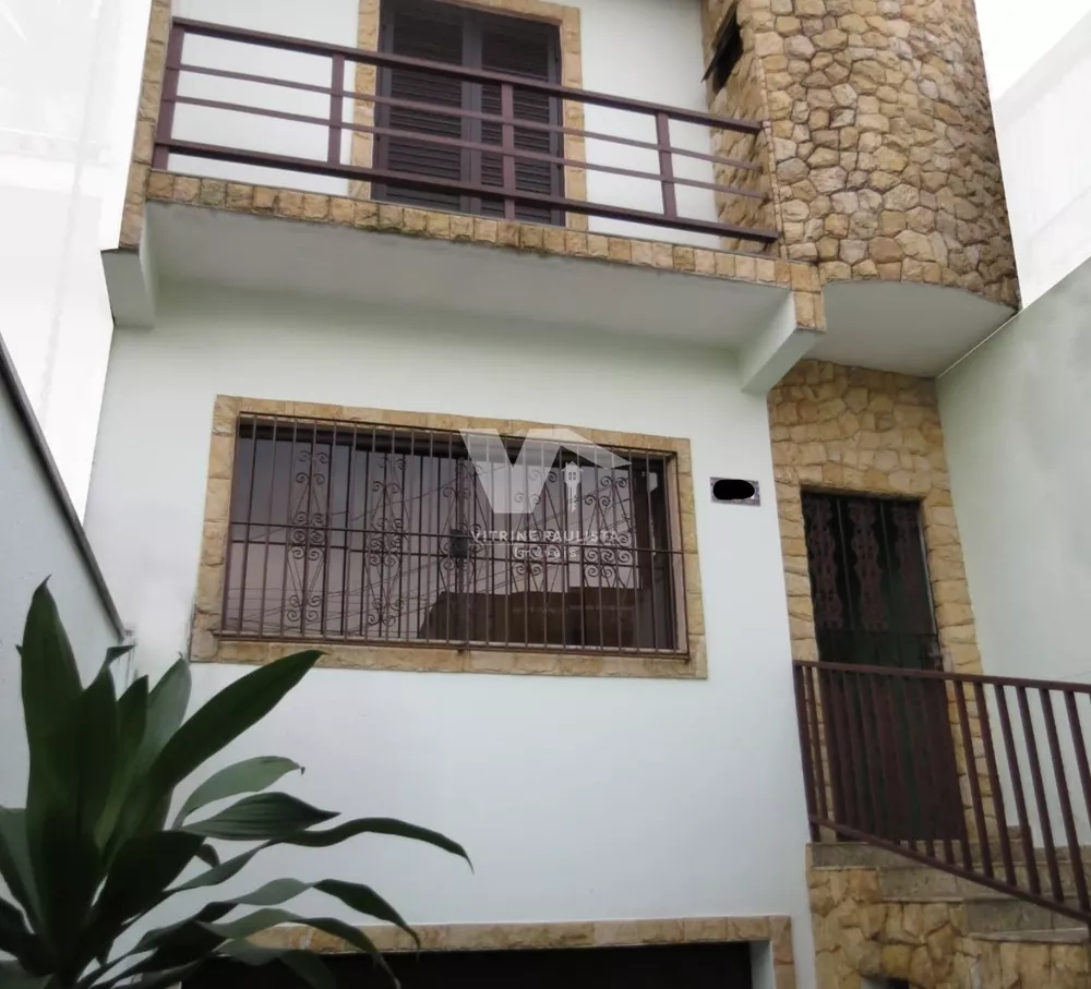 Casa à venda com 3 quartos, 248m² - Foto 1