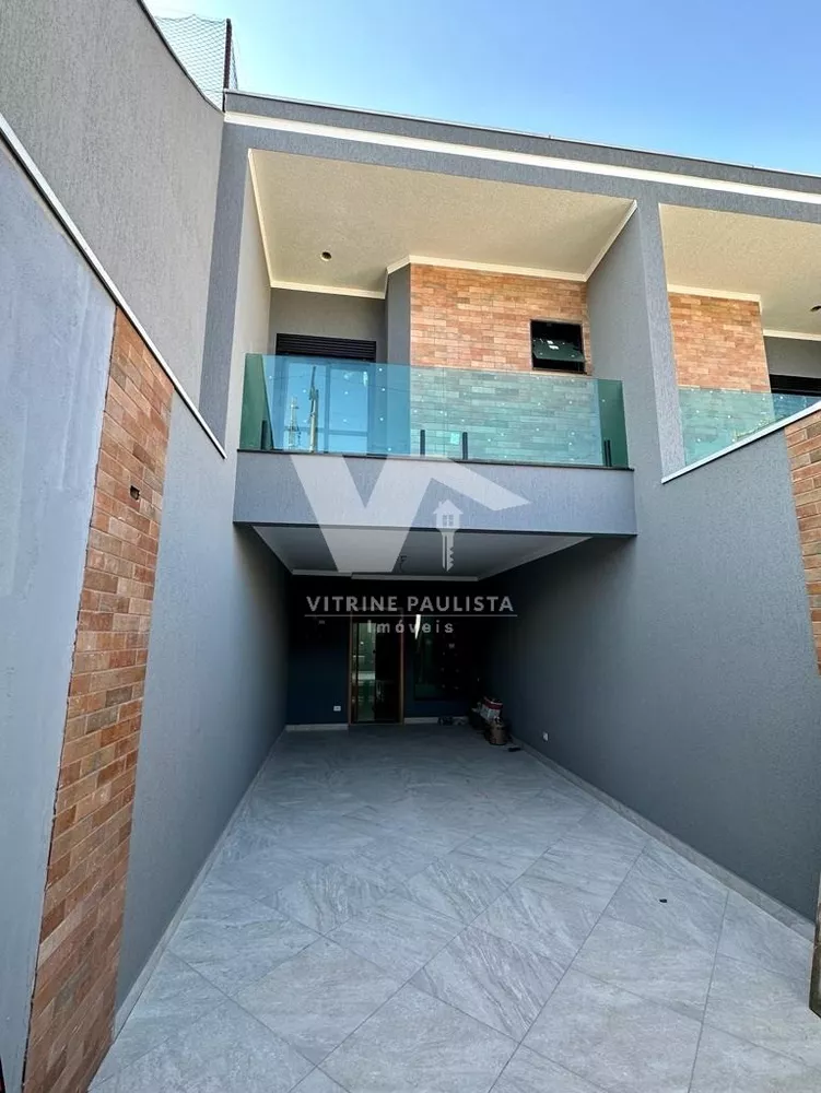 Casa à venda com 3 quartos, 118m² - Foto 1