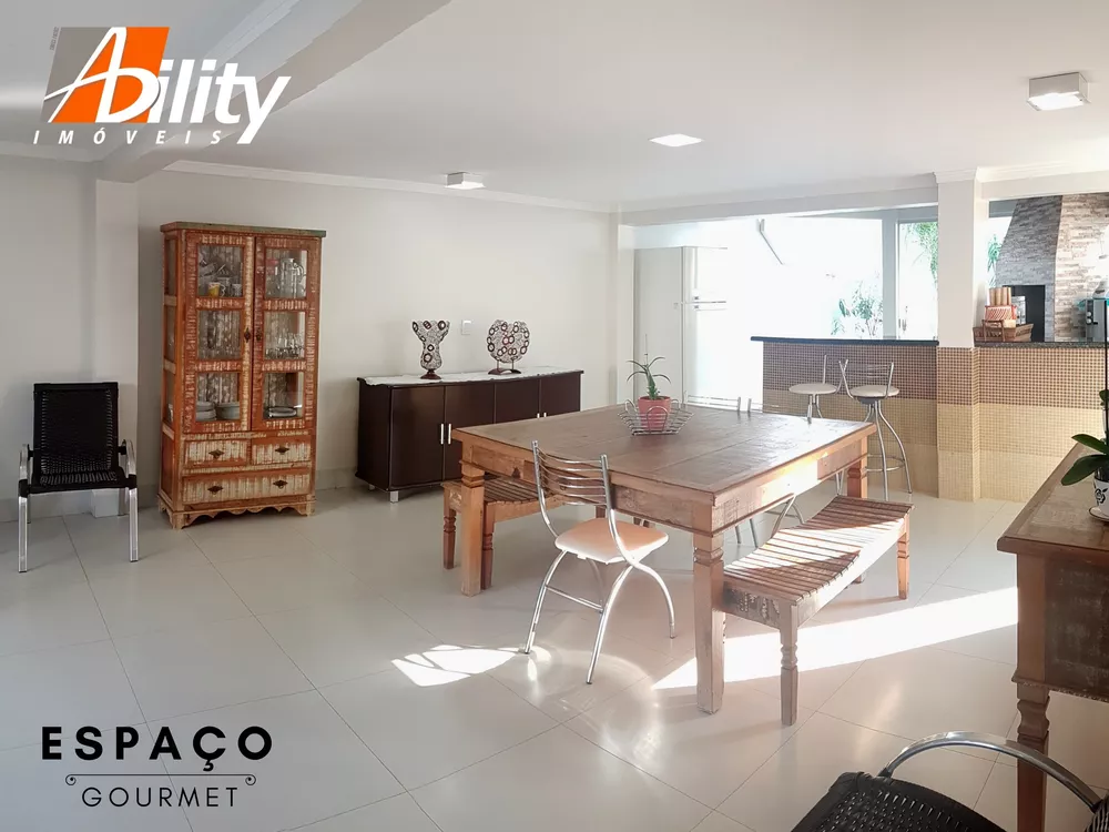 Casa à venda com 3 quartos, 400m² - Foto 1