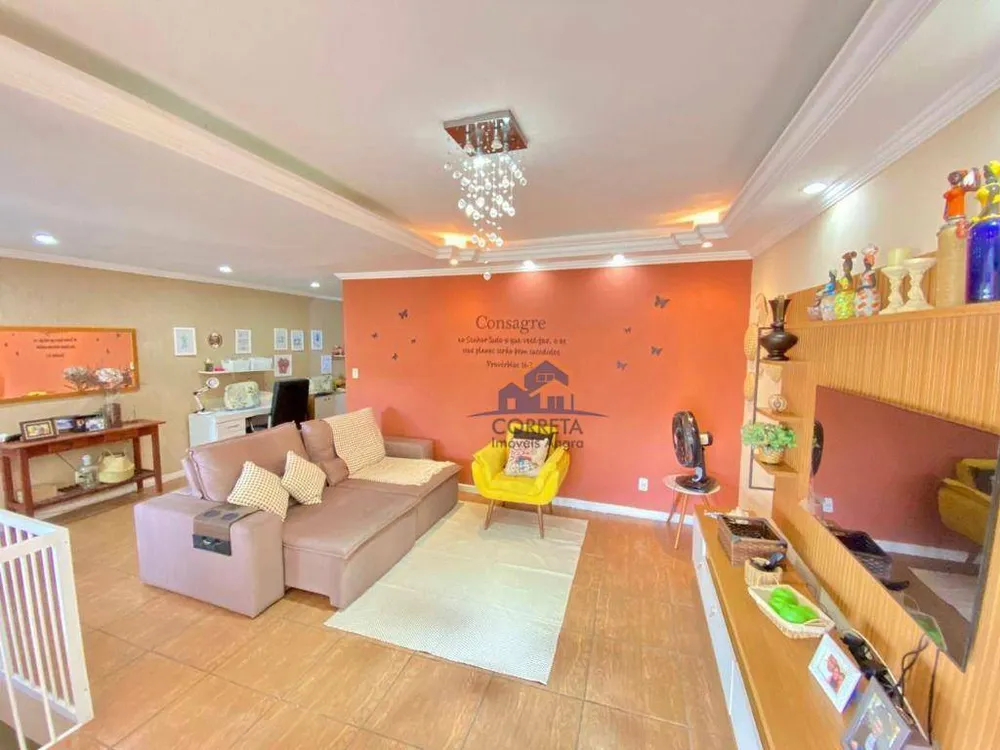 Casa, 3 quartos, 219 m² - Foto 1