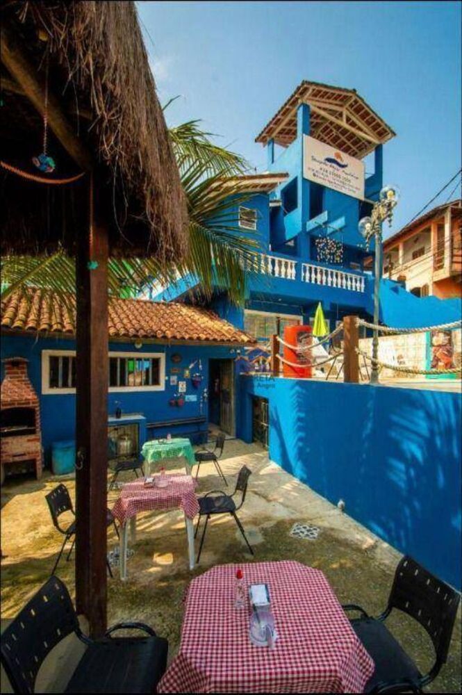 Casa à venda com 8 quartos, 221m² - Foto 1