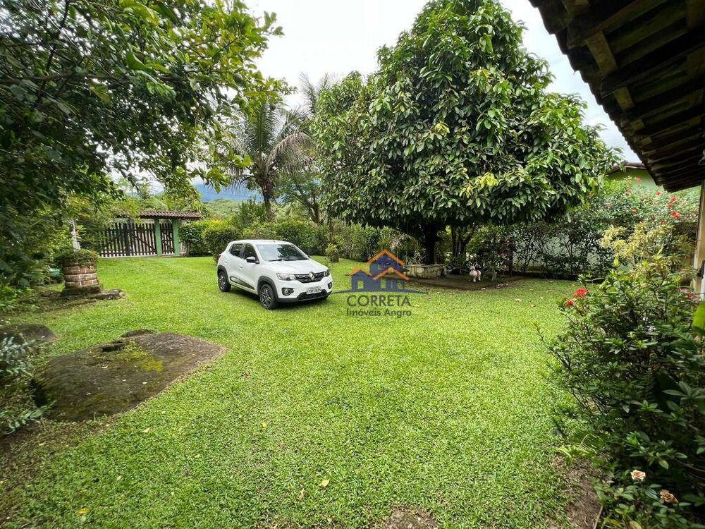 Casa à venda com 3 quartos, 222m² - Foto 2
