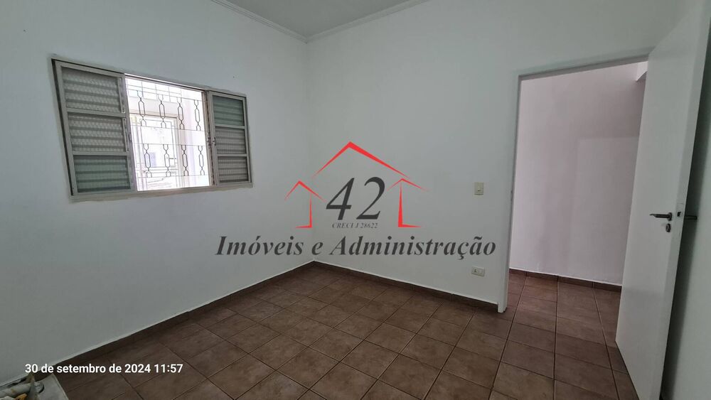 Casa para alugar com 2 quartos, 110m² - Foto 1