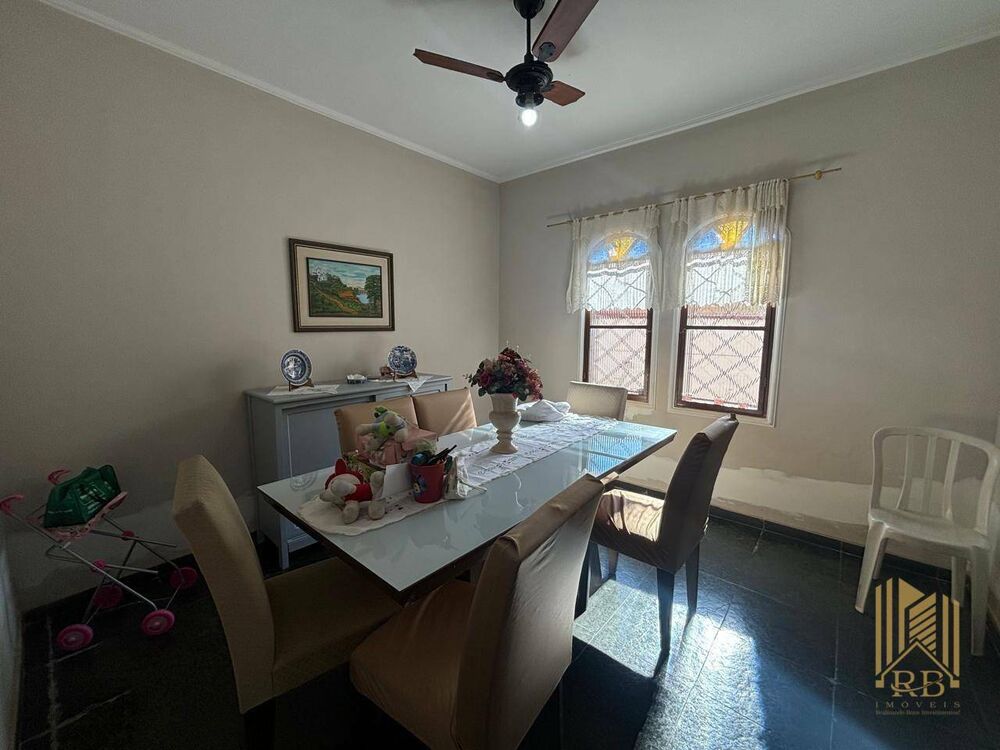 Casa, 5 quartos, 214 m² - Foto 1