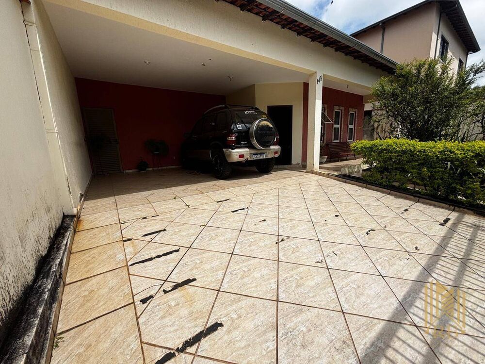 Casa à venda com 3 quartos, 163m² - Foto 1