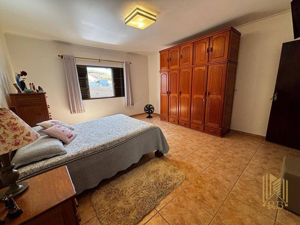 Casa à venda com 4 quartos, 227m² - Foto 26