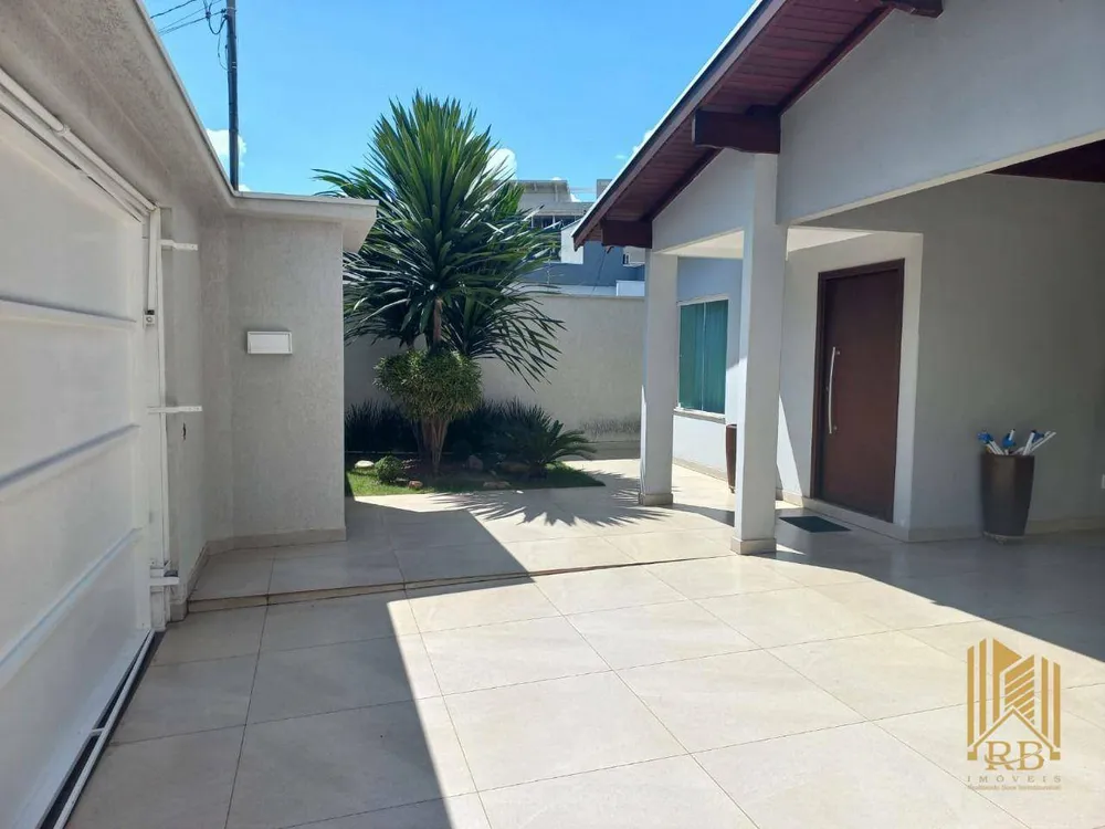 Casa, 5 quartos, 240 m² - Foto 1
