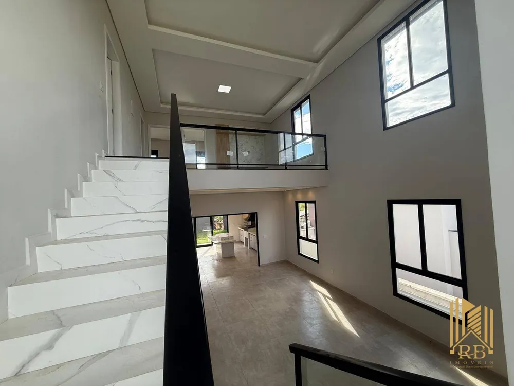 Casa, 4 quartos, 256 m² - Foto 1