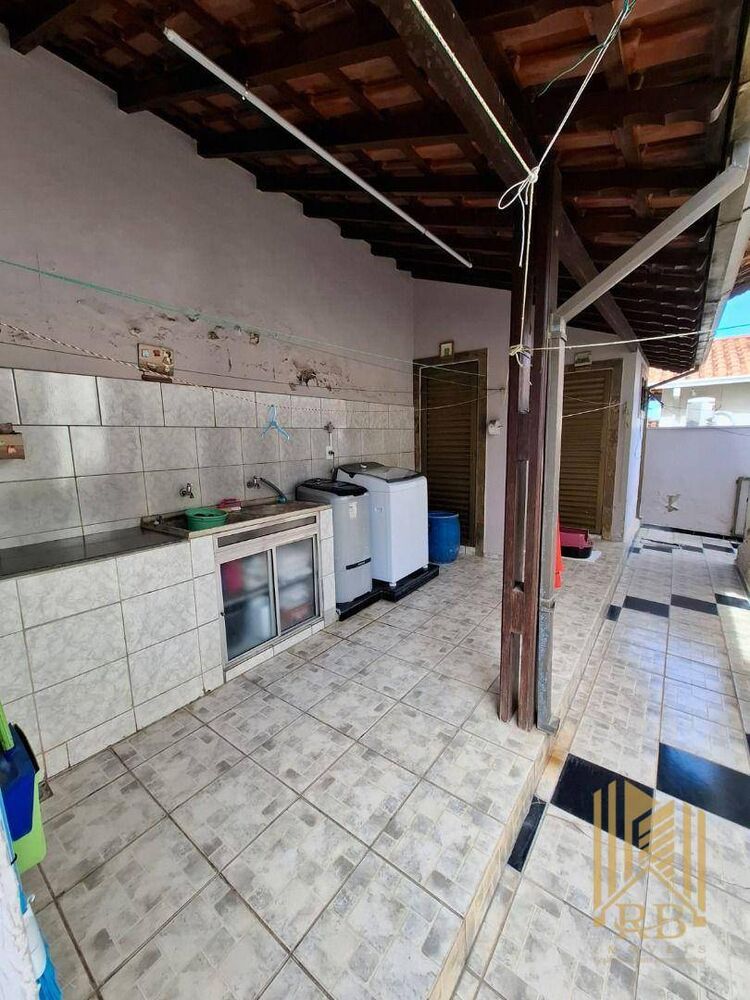 Casa à venda com 3 quartos, 188m² - Foto 1