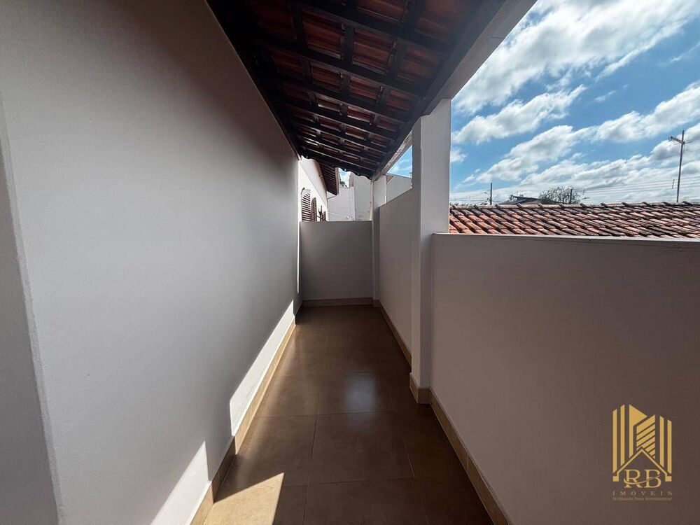 Casa à venda com 3 quartos, 250m² - Foto 14