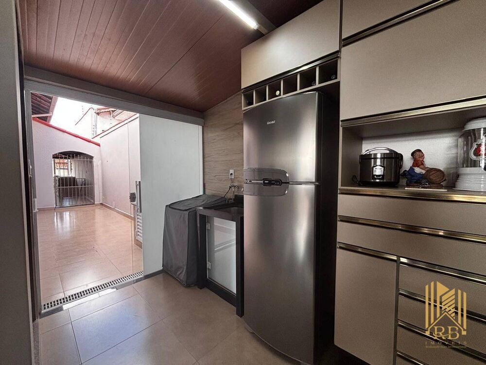 Casa à venda com 3 quartos, 250m² - Foto 17