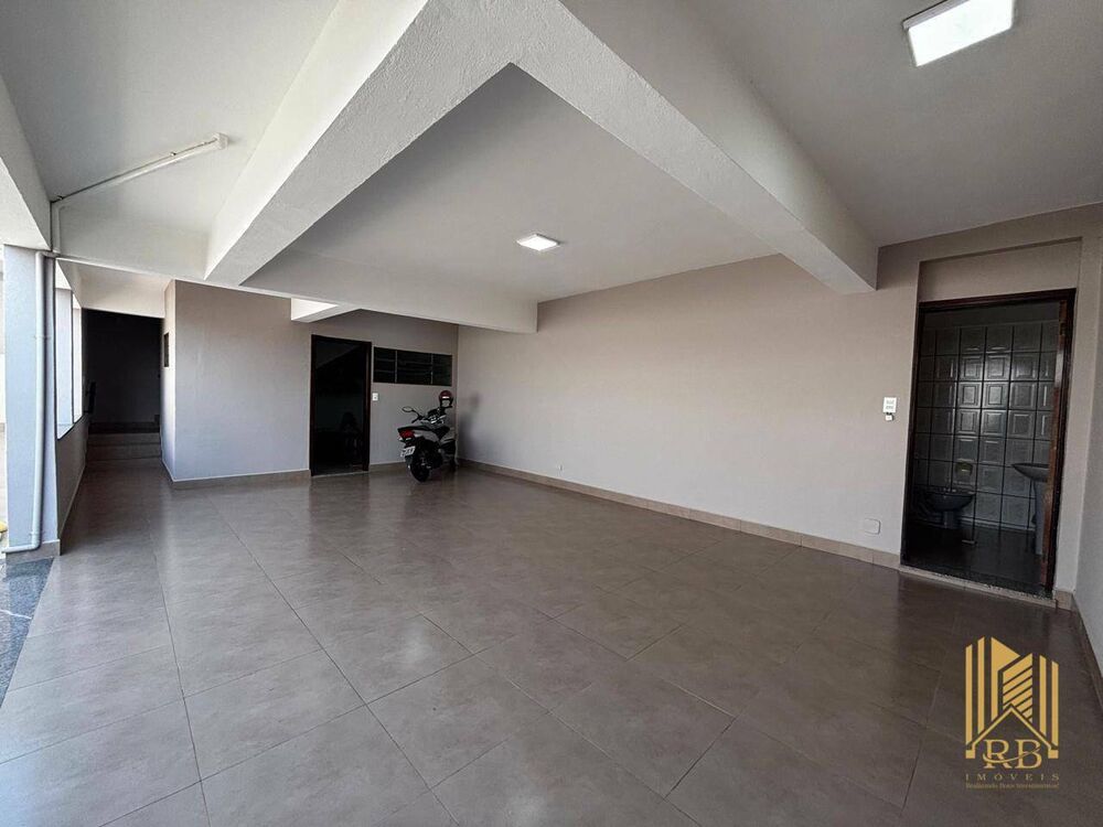 Casa à venda com 3 quartos, 250m² - Foto 2