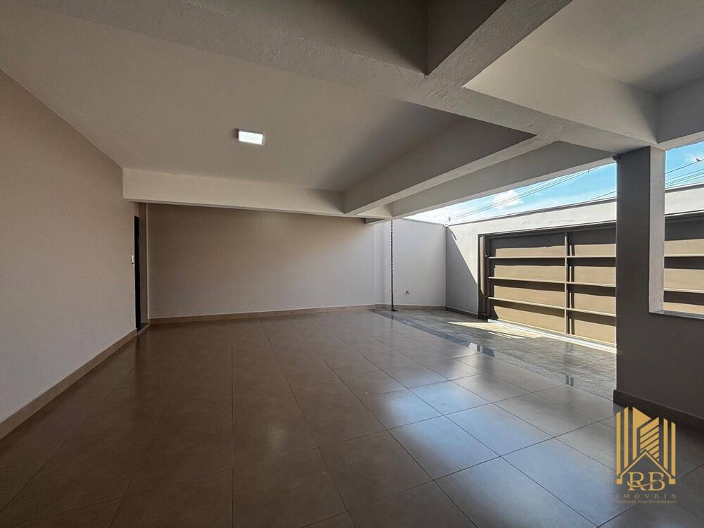 Casa à venda com 3 quartos, 250m² - Foto 1