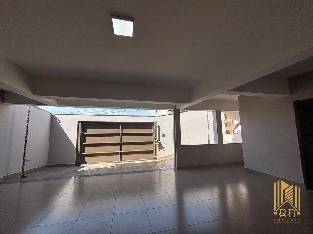 Casa à venda com 3 quartos, 250m² - Foto 3