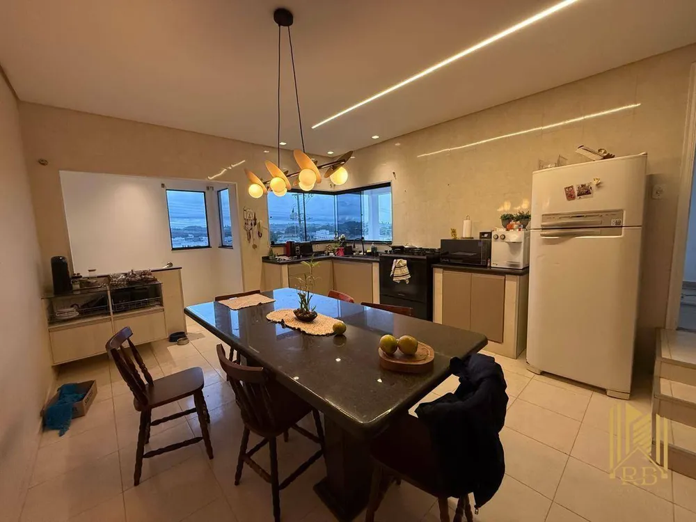 Casa, 4 quartos, 260 m² - Foto 14
