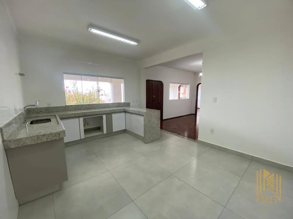Casa, 4 quartos, 258 m² - Foto 1
